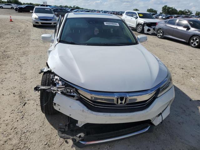 1HGCR3F97HA042019 - 2017 HONDA ACCORD TOURING WHITE photo 5