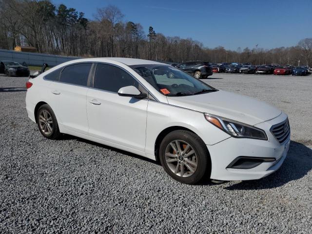 5NPE24AF7GH314719 - 2016 HYUNDAI SONATA SE WHITE photo 4