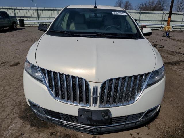 2LMDJ6JK5DBL60581 - 2013 LINCOLN MKX WHITE photo 5