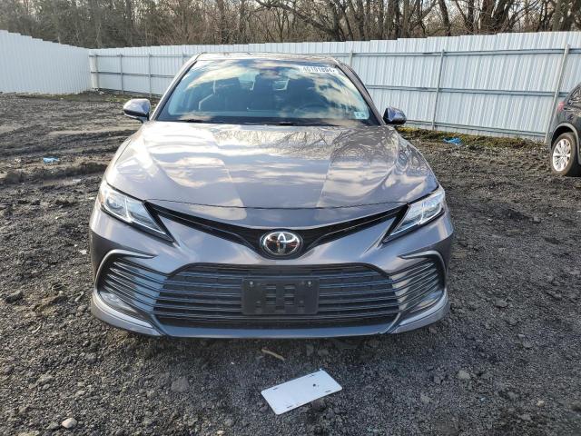 4T1C11AK7MU465269 - 2021 TOYOTA CAMRY LE GRAY photo 5