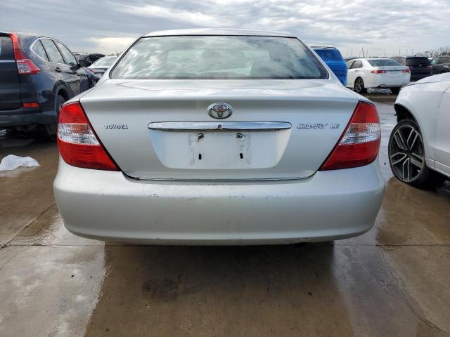 JTDBE32K520105629 - 2002 TOYOTA CAMRY LE SILVER photo 6