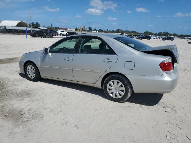 4T1BE32K95U016249 - 2005 TOYOTA CAMRY LE SILVER photo 2