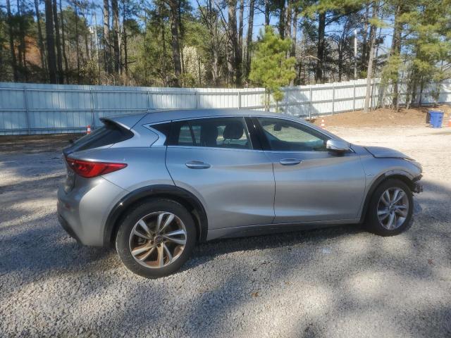 SJKCH5CP1HA026234 - 2017 INFINITI QX30 BASE SILVER photo 3