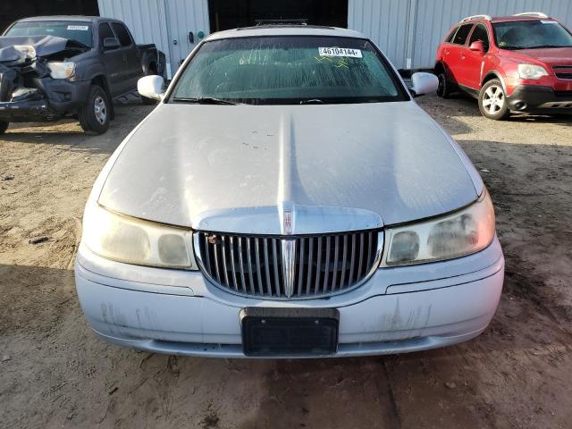 1LNHM82W01Y676972 - 2001 LINCOLN TOWN CAR SIGNATURE GRAY photo 5