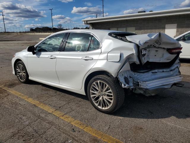 4T1B11HKXJU051707 - 2018 TOYOTA CAMRY L WHITE photo 2