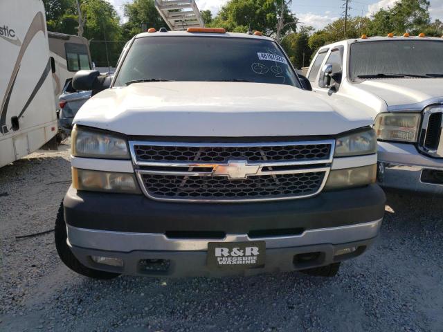 1GCJC39235E265958 - 2005 CHEVROLET SILVERADO C3500 WHITE photo 5