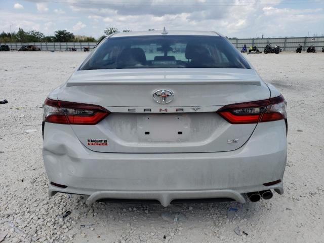 4T1G11AK0PU131428 - 2023 TOYOTA CAMRY SE NIGHT SHADE WHITE photo 6