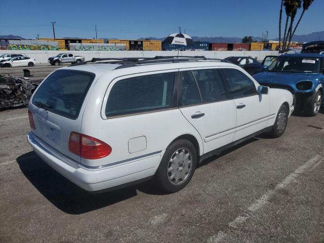 WDBJH65F2WA684676 - 1998 MERCEDES-BENZ E 320 WHITE photo 3