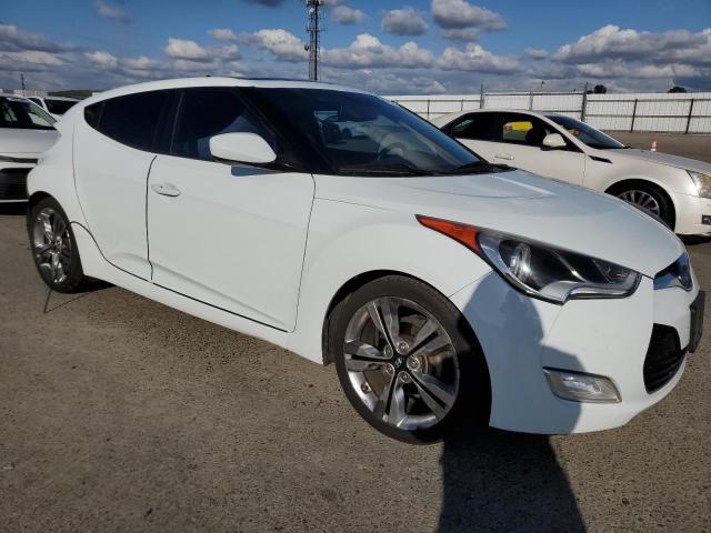 KMHTC6ADXGU266276 - 2016 HYUNDAI VELOSTER WHITE photo 4