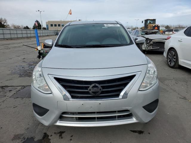 3N1CN7AP3HL860091 - 2017 NISSAN VERSA S SILVER photo 5