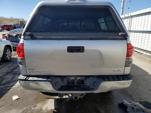 5TFBV54188X076949 - 2008 TOYOTA TUNDRA DOUBLE CAB SILVER photo 6