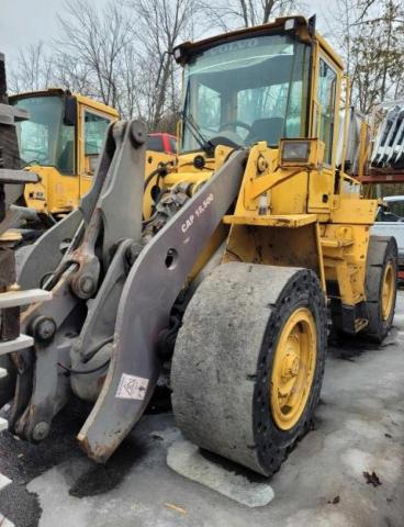 L90DV64839 - 2002 VOLVO L90D YELLOW photo 2