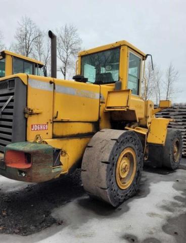 L90DV64839 - 2002 VOLVO L90D YELLOW photo 4