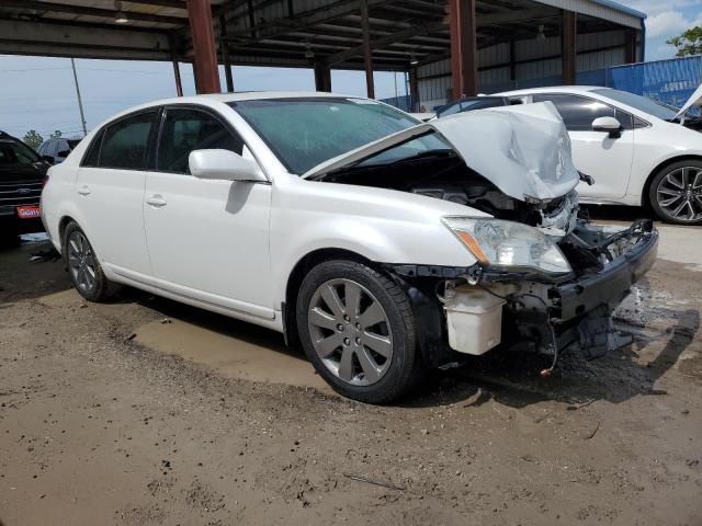 4T1BK36BX5U025349 - 2005 TOYOTA AVALON XL WHITE photo 4