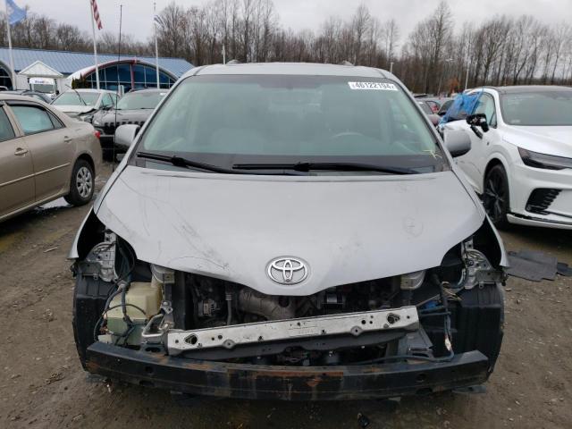 5TDYK3DC7BS045861 - 2011 TOYOTA SIENNA XLE SILVER photo 5