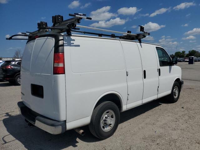 1GCWGAFG8H1117783 - 2017 CHEVROLET EXPRESS G2 WHITE photo 3