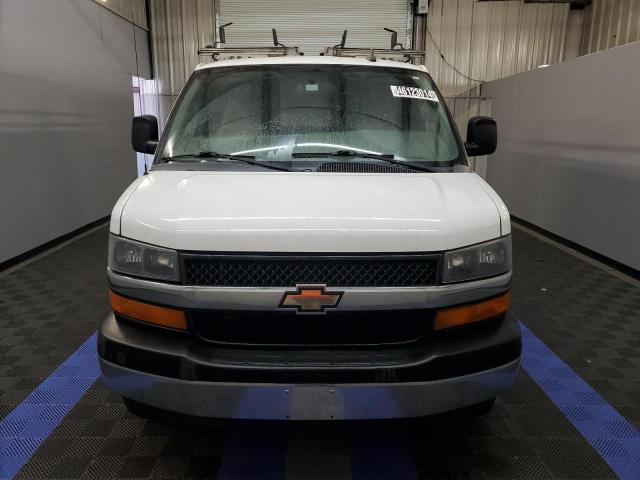 1GCWGAFG8H1117783 - 2017 CHEVROLET EXPRESS G2 WHITE photo 5