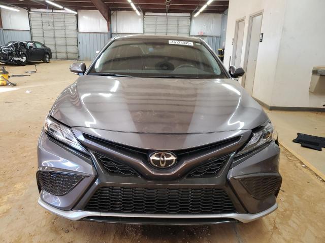 4T1K61AK3NU031655 - 2022 TOYOTA CAMRY XSE GRAY photo 5