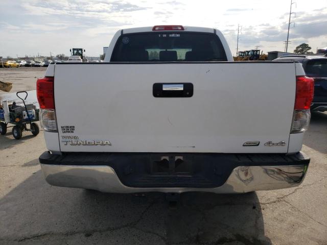 5TFDW5F19BX169540 - 2011 TOYOTA TUNDRA CREWMAX SR5 WHITE photo 6