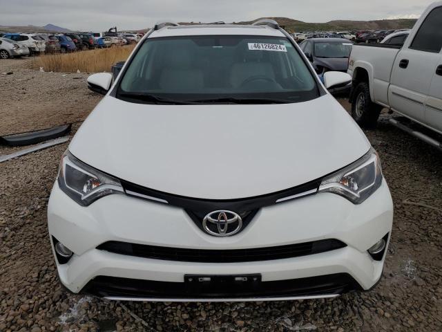 JTMRFREV3GJ065637 - 2016 TOYOTA RAV4 XLE WHITE photo 5