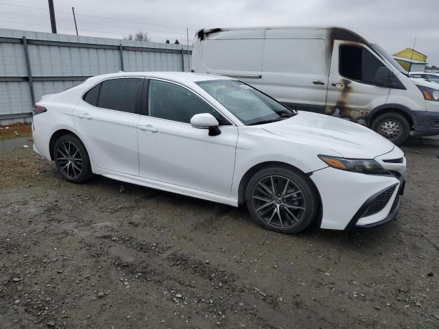 4T1G11AKXPU120470 - 2023 TOYOTA CAMRY SE NIGHT SHADE WHITE photo 4