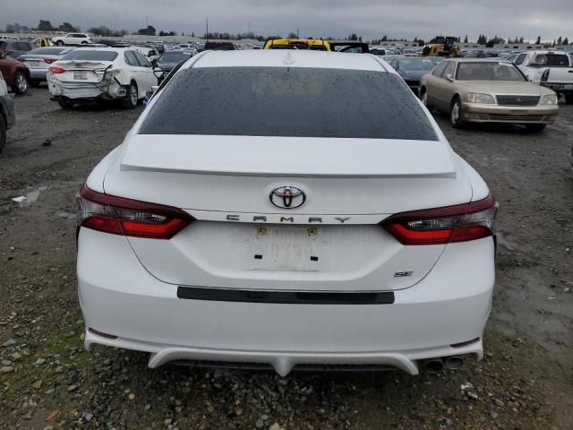 4T1G11AKXPU120470 - 2023 TOYOTA CAMRY SE NIGHT SHADE WHITE photo 6