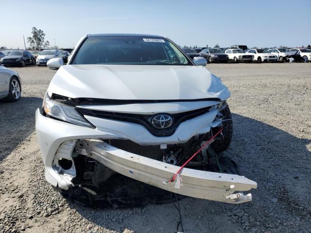 4T1FZ1AK3LU041561 - 2020 TOYOTA CAMRY XLE WHITE photo 5