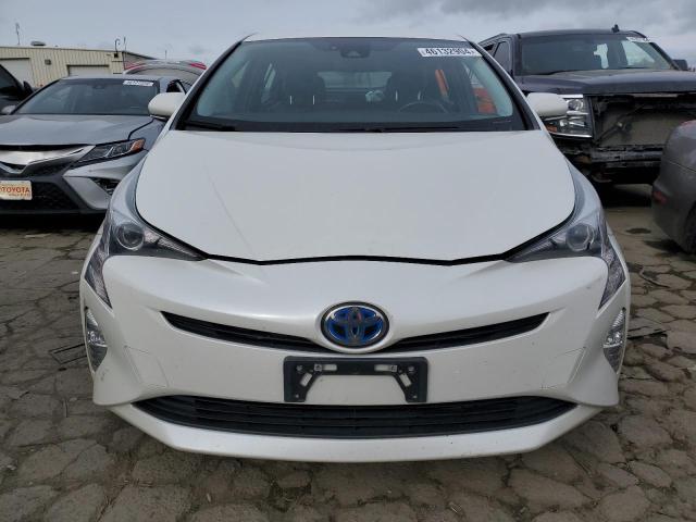 JTDKARFUXG3002027 - 2016 TOYOTA PRIUS WHITE photo 5