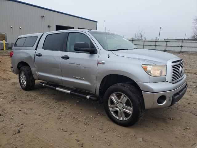 5TFDW5F13CX220774 - 2012 TOYOTA TUNDRA CREWMAX SR5 SILVER photo 4