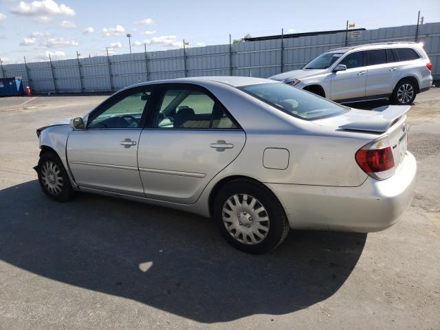 4T1BE32K55U527876 - 2005 TOYOTA CAMRY LE SILVER photo 2