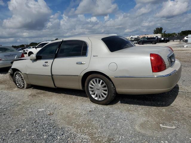1LNHM81W44Y685180 - 2004 LINCOLN TOWN CAR EXECUTIVE Beige Foto 2