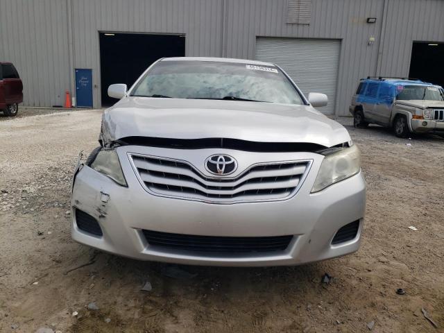 4T1BF3EK1BU645573 - 2011 TOYOTA CAMRY BASE SILVER photo 5