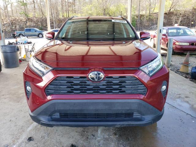 2T3W1RFVXLC085896 - 2020 TOYOTA RAV4 XLE BURGUNDY photo 5