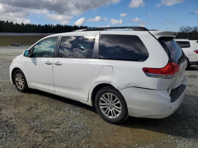 5TDYK3DC4DS376917 - 2013 TOYOTA SIENNA XLE WHITE photo 2