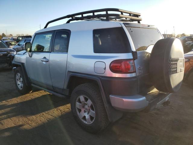 JTEBU11F570008171 - 2007 TOYOTA FJ CRUISER SILVER photo 2