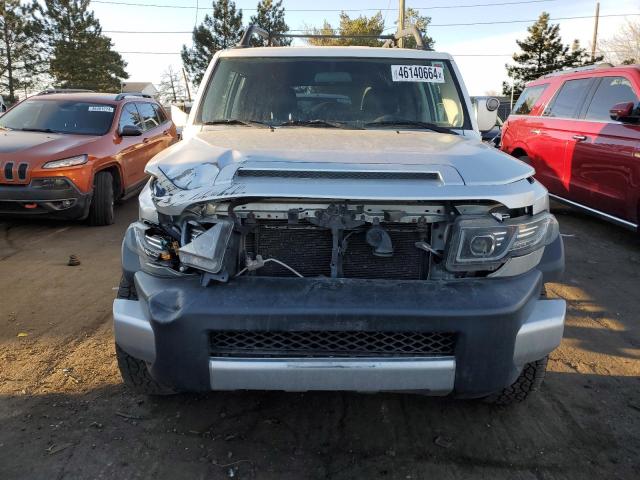 JTEBU11F570008171 - 2007 TOYOTA FJ CRUISER SILVER photo 5