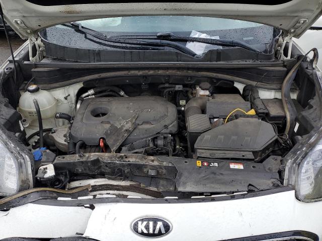 KNDPMCAC5L7637555 - 2020 KIA SPORTAGE LX WHITE photo 11