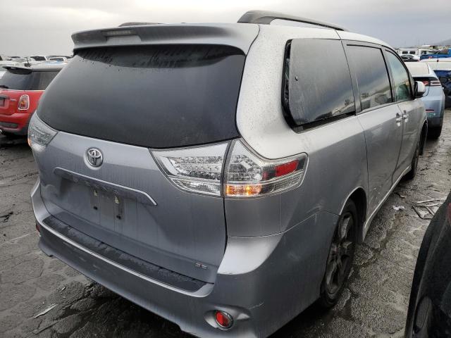 5TDXZ3DC1HS889037 - 2017 TOYOTA SIENNA SE GRAY photo 3