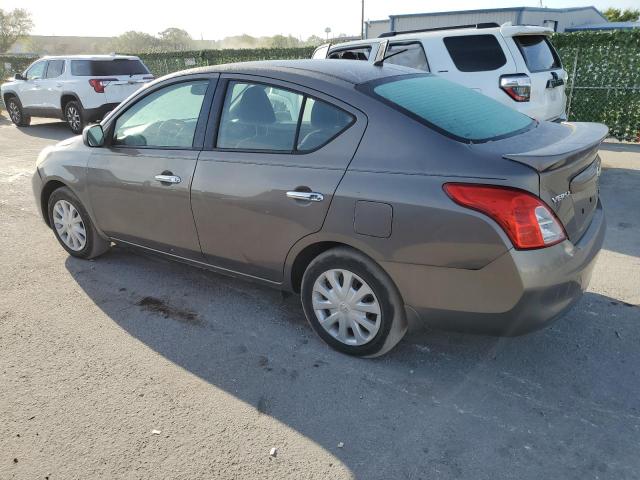 3N1CN7AP0DL886352 - 2013 NISSAN VERSA S GRAY photo 2