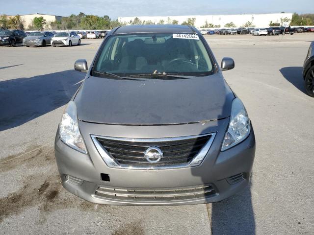 3N1CN7AP0DL886352 - 2013 NISSAN VERSA S GRAY photo 5