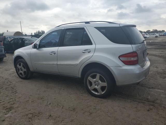 4JGBB75EX6A055392 - 2006 MERCEDES-BENZ ML 500 SILVER photo 2