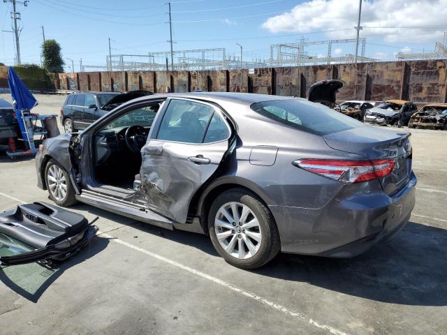 4T1C11AK1LU309565 - 2020 TOYOTA CAMRY LE GRAY photo 2