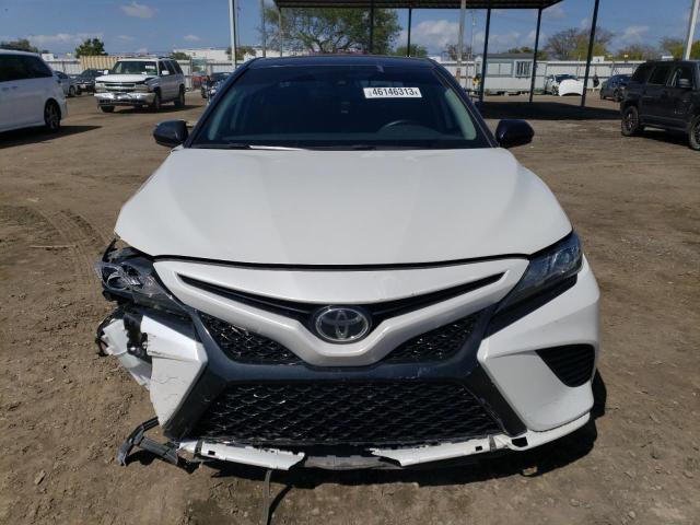 4T1NZ1AK5LU043601 - 2020 TOYOTA CAMRY TRD WHITE photo 5