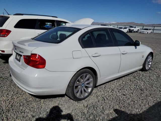 WBAPK5G59BNN29666 - 2011 BMW 328 XI SULEV WHITE photo 3