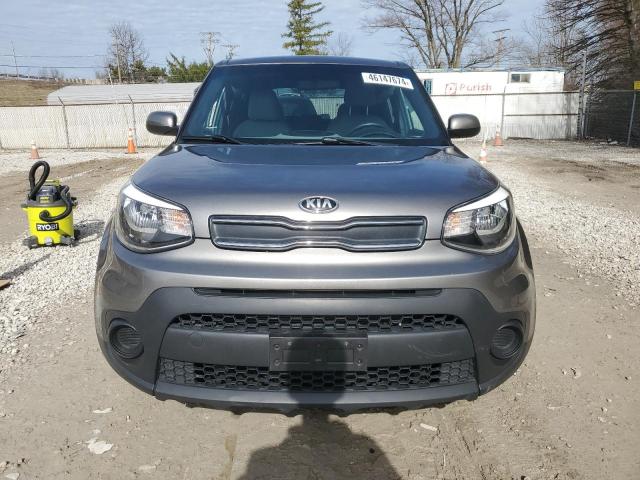 KNDJN2A28H7436342 - 2017 KIA SOUL GRAY photo 5