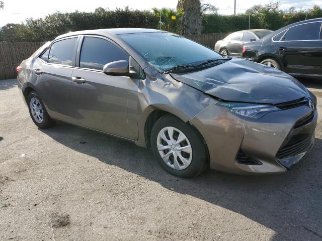 5YFBPRHEXHP650156 - 2017 TOYOTA COROLLA LE GRAY photo 4