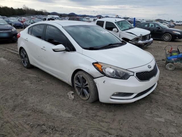 KNAFX4A88F5316773 - 2015 KIA FORTE EX WHITE photo 4