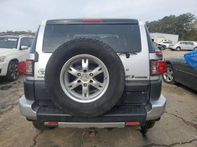 JTEBU11F970052481 - 2007 TOYOTA FJ CRUISER SILVER photo 6