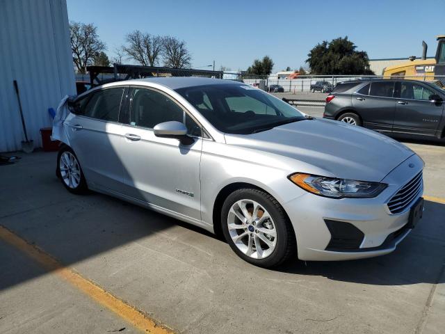 3FA6P0LU9KR218144 - 2019 FORD FUSION SE SILVER photo 4