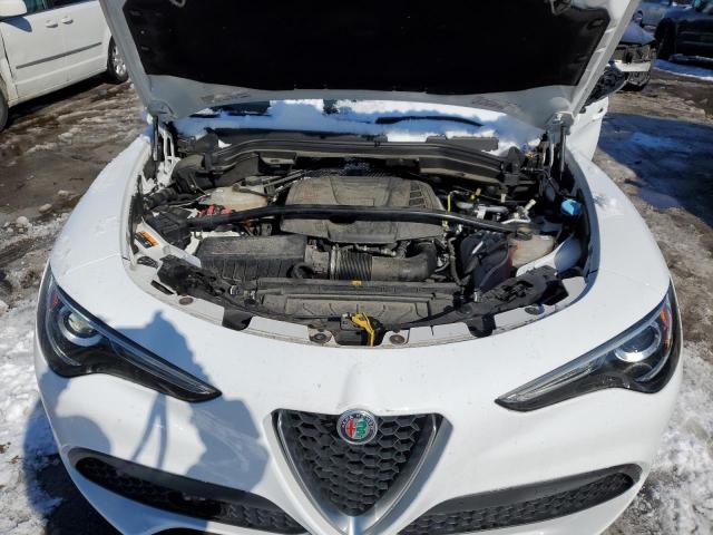 ZASFAKNN2J7B82372 - 2018 ALFA ROMEO STELVIO TI SPORT WHITE photo 11